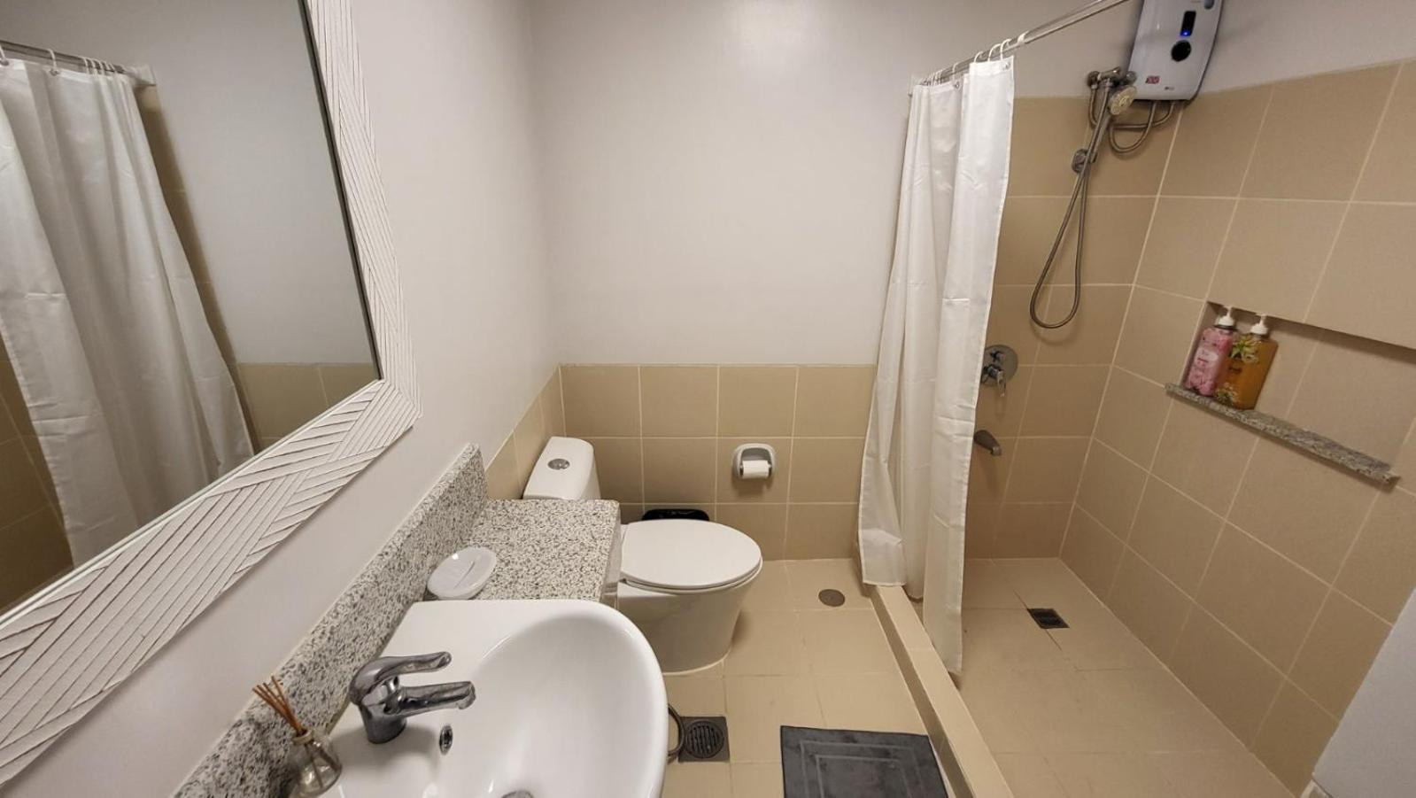 The Atherton- Spacious Modern Condo Unit In Paranaque Near The Airport, Makati, Bgc And Highways Paranaque City Zewnętrze zdjęcie