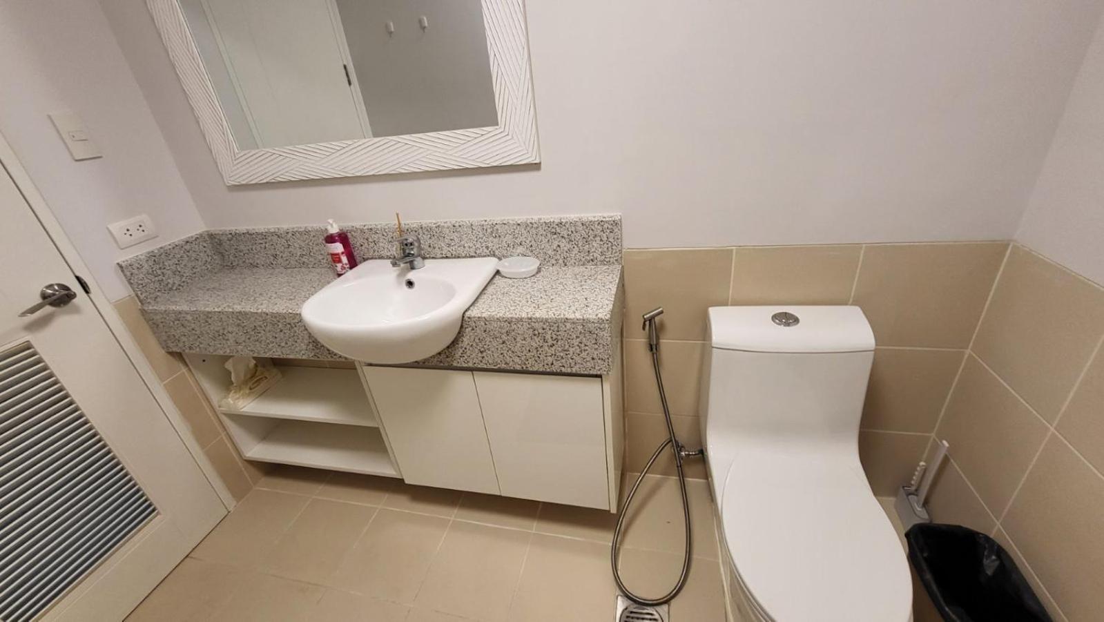 The Atherton- Spacious Modern Condo Unit In Paranaque Near The Airport, Makati, Bgc And Highways Paranaque City Zewnętrze zdjęcie